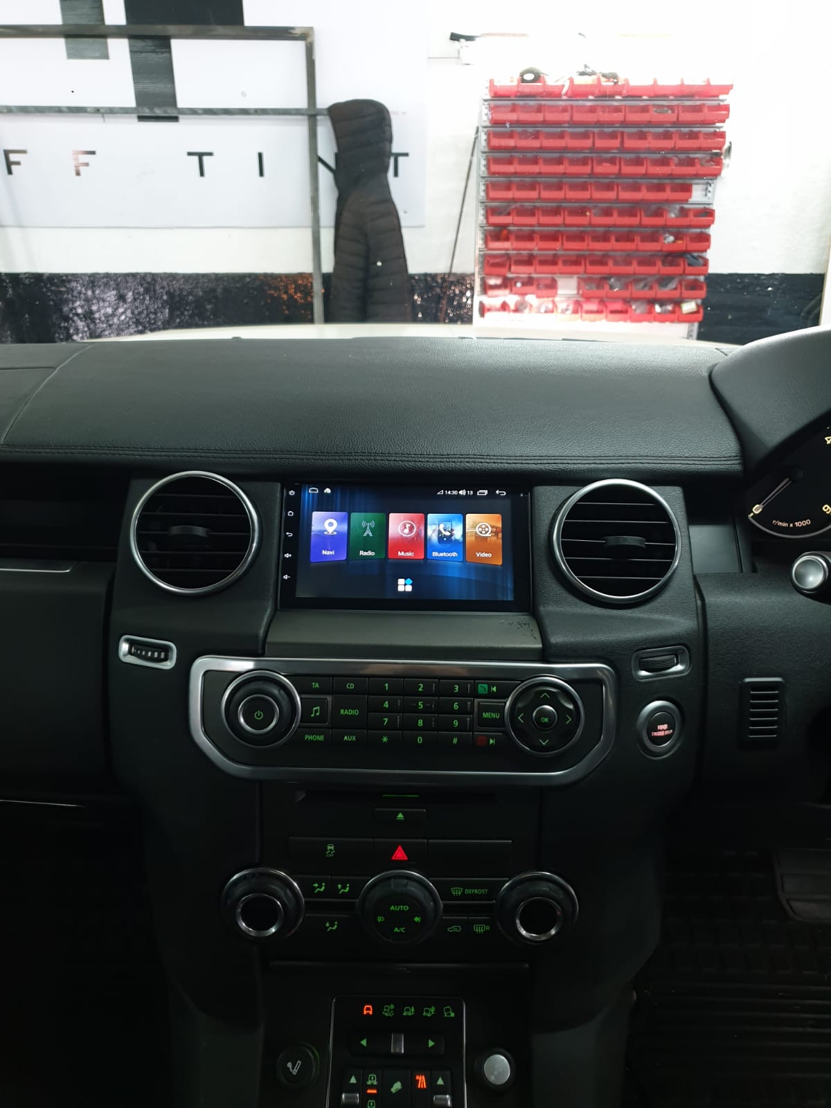 Land Rover Discovery 4 Android Apple Car Play InDash Navigation Multimedia - Image 3